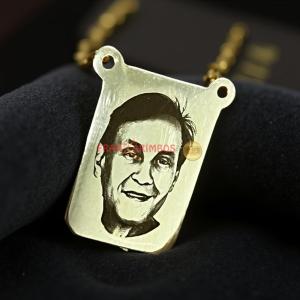 Fotogravação a Laser em Pingente de Ouro 18k      